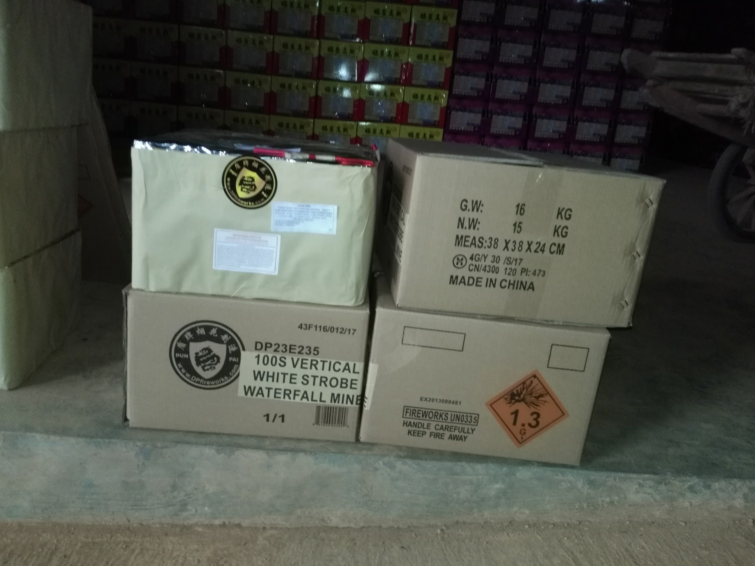 100S Vertical White Strobe Waterfall Mine
